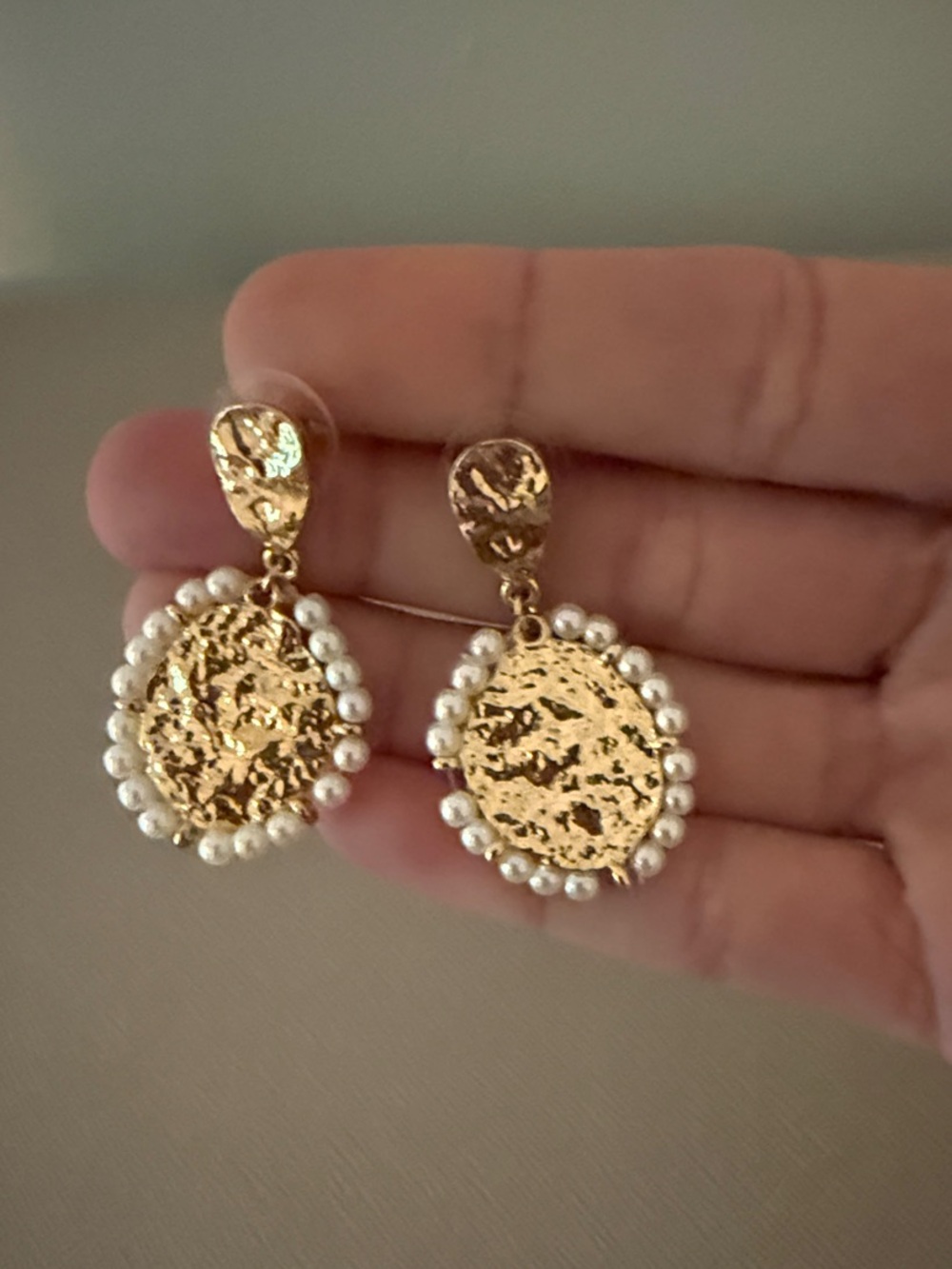 Gold costume earrings with pearl accent